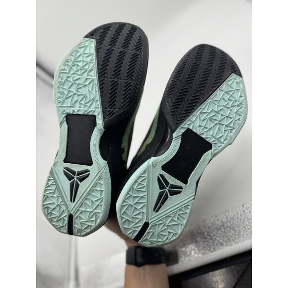 Size 8 Kobe 7 Poison Dart 488371-300 main image 6
